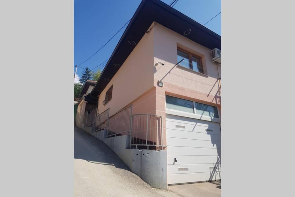 Apartman Sa Garazom I Internetom Sarajevo Luaran gambar