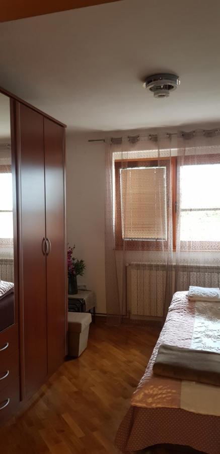 Apartman Sa Garazom I Internetom Sarajevo Luaran gambar