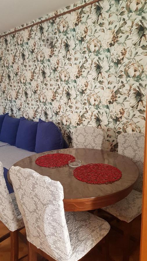 Apartman Sa Garazom I Internetom Sarajevo Luaran gambar